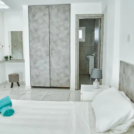 Nissi Avenue 4*