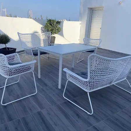 Ξενοδοχείο με διαμερίσματα Nissi Avenue 4*