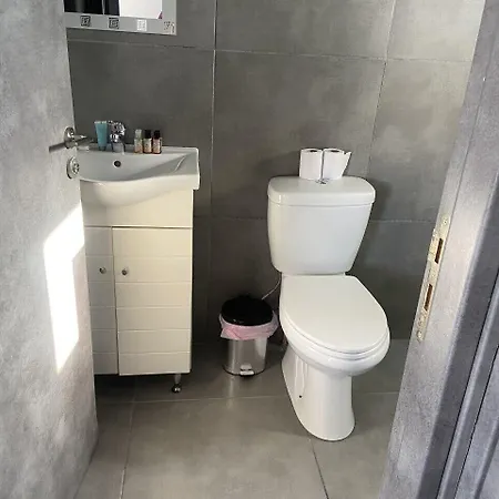 Nissi Avenue 4*