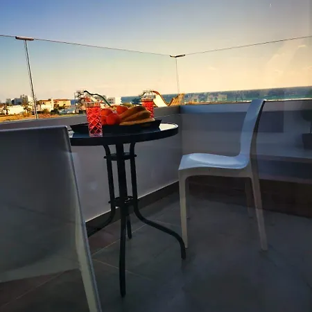 Nissi Avenue Aparthotel 4*