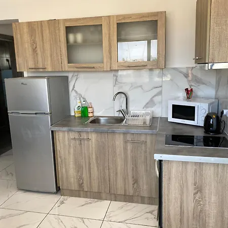 Nissi Avenue 4*