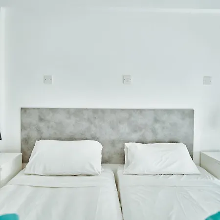 Nissi Avenue 4*