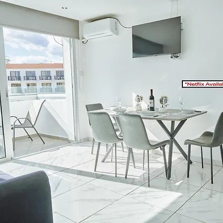 Ξενοδοχείο με διαμερίσματα Nissi Avenue