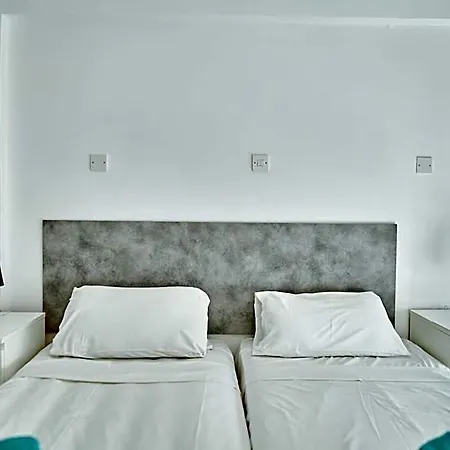 Nissi Avenue Aparthotel 4*