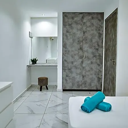 Nissi Avenue Aparthotel 4*