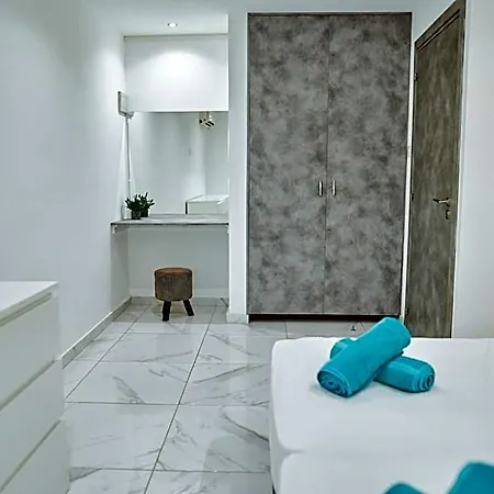 Nissi Avenue Aparthotel 4*