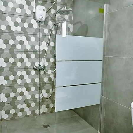 Nissi Avenue 4*