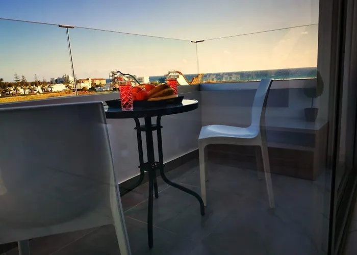 Nissi Avenue Aparthotel 4*